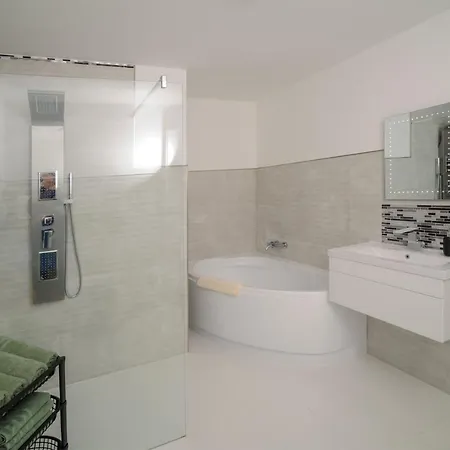 Designapartments Besondere Art - Sennhuette 7 *